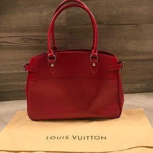 ✨FLASH SALE LOUIS VUITTON Epi Passy GM✨